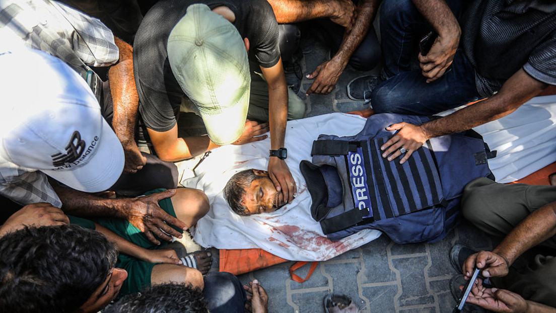 Gaza: IDF bombardiert Krankenhaus und tötet 21 Menschen, darunter erneut fünf Journalisten